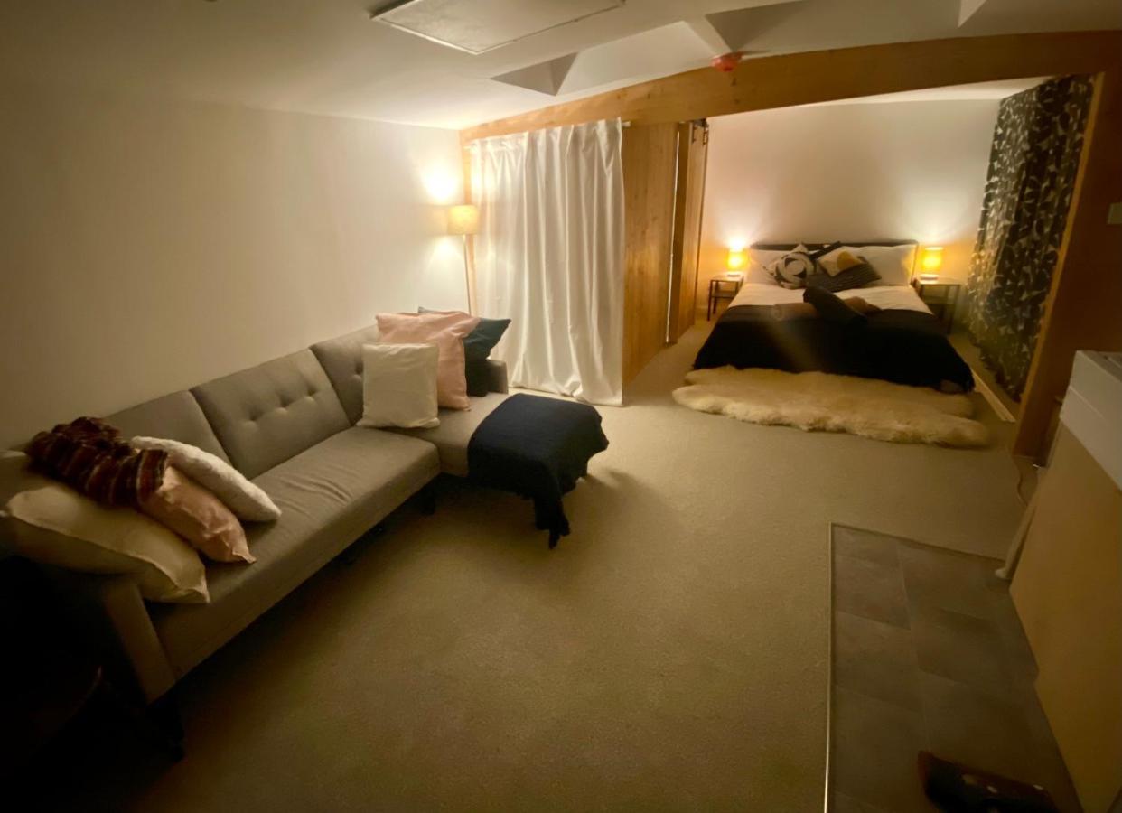 The Dragonfly Bnb, Glastonbury Exteriör bild