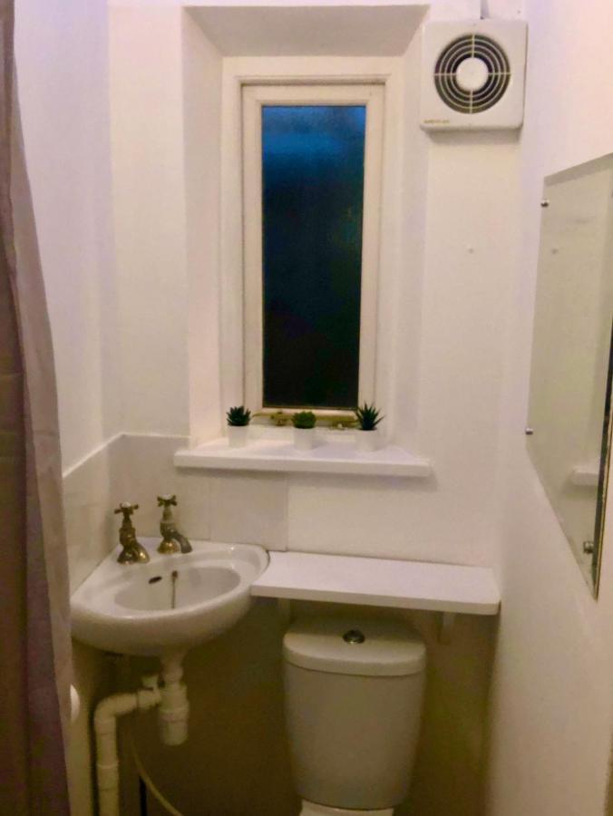 The Dragonfly Bnb, Glastonbury Exteriör bild